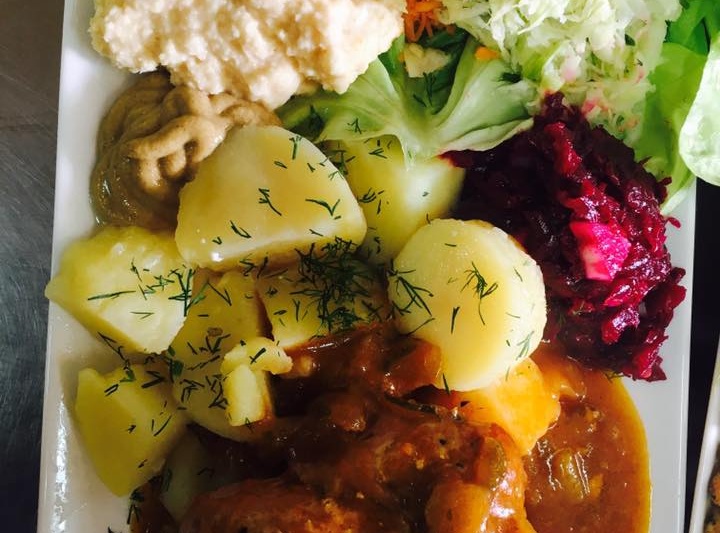 Obiady domowe KARAT - w stoł&oacute;wce przy Szkole Podstawowej, przy deptaku 