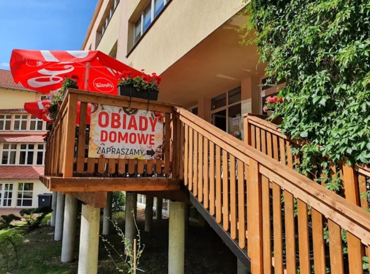 Obiady domowe KARAT - w stoł&oacute;wce przy Szkole Podstawowej, przy deptaku  